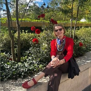 Meet your Posher, Elise